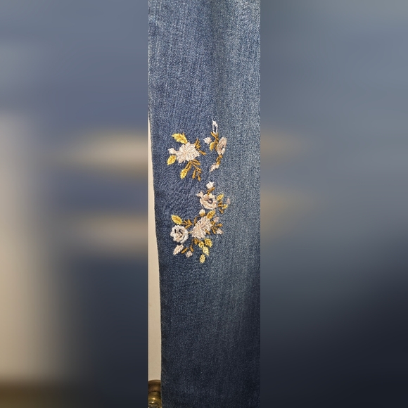 Democracy Dark Blue Floral Embroidered Jeans Size 10 - Picture 2 of 9
